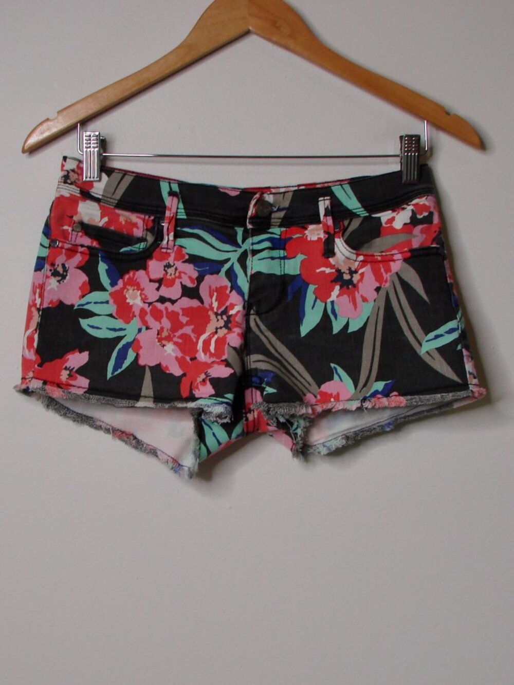 Roxy Floral Black Denim Mini Shorts Raw Frayed Hem Juniors Size 3 / 26